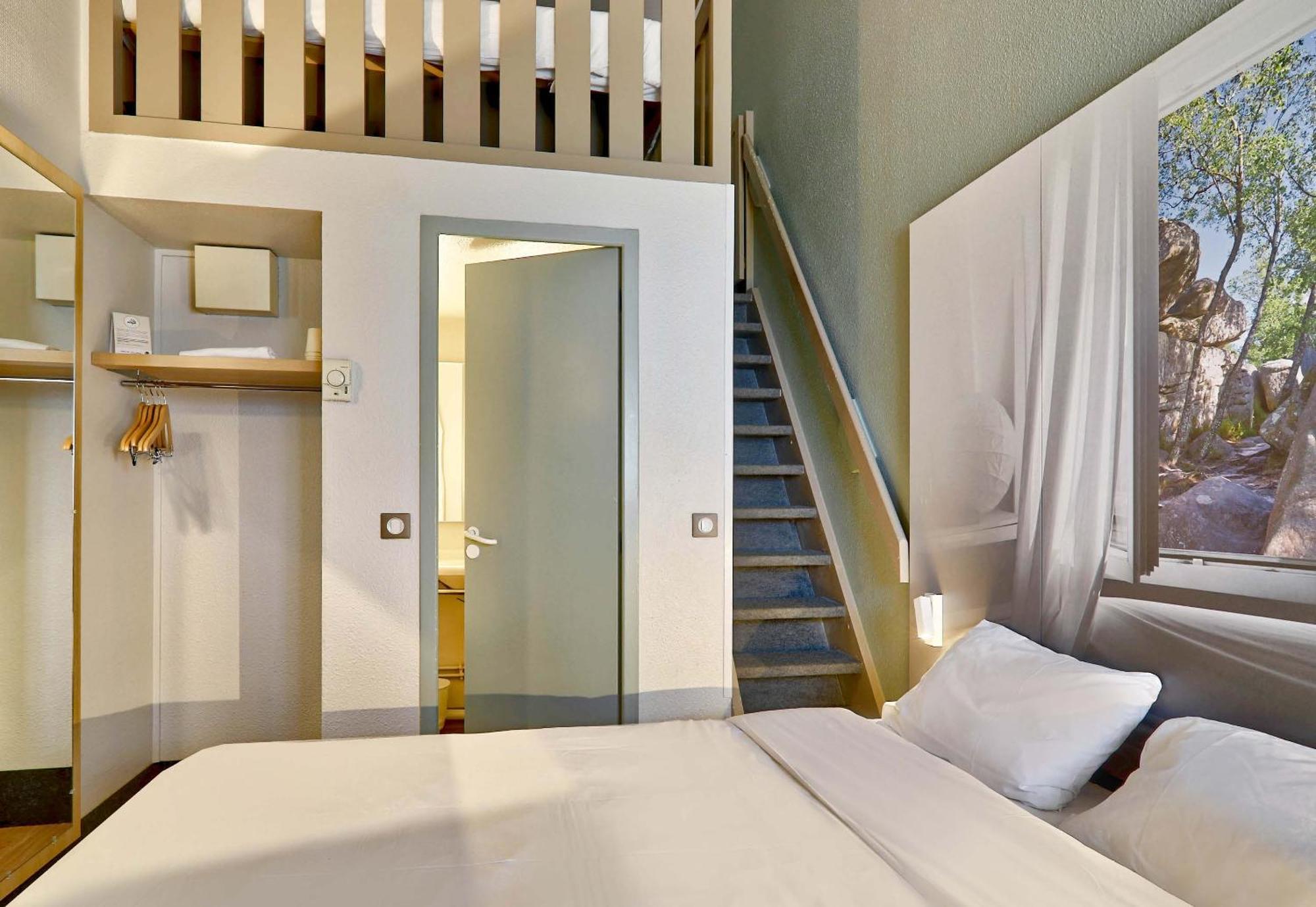 B&B HOTEL Clermont-Ferrand Le Brézet Aéroport Esterno foto