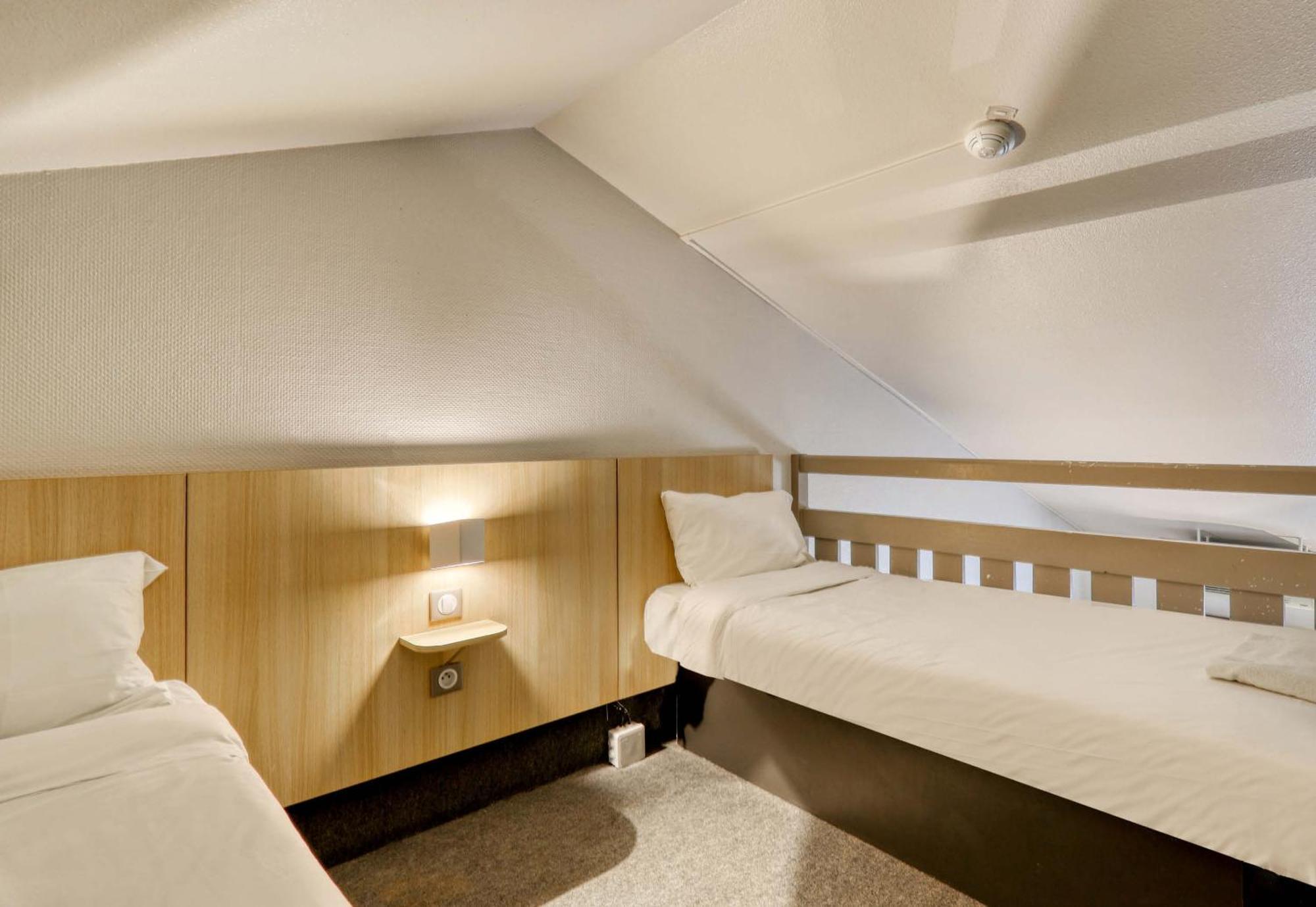 B&B HOTEL Clermont-Ferrand Le Brézet Aéroport Esterno foto
