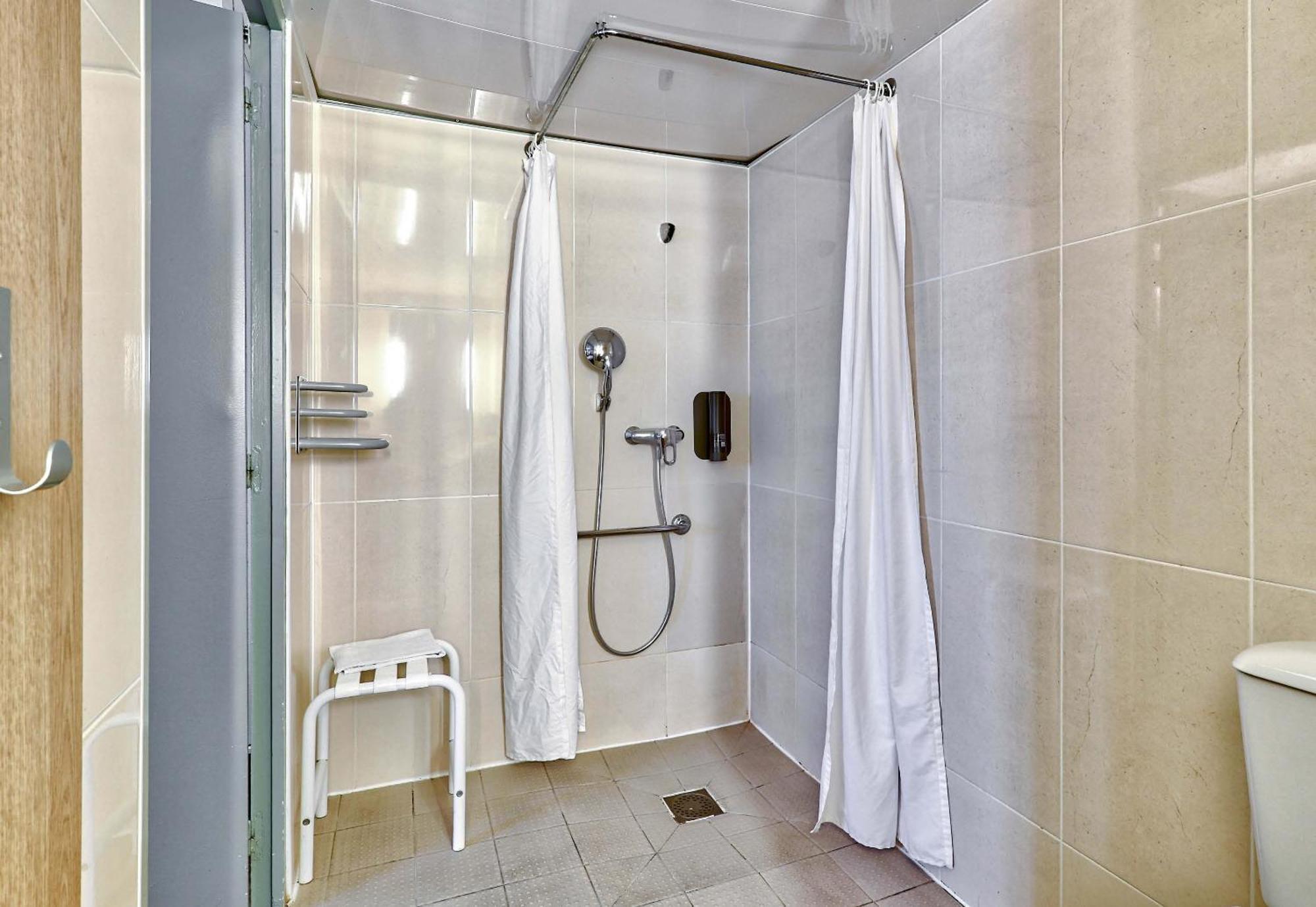 B&B HOTEL Clermont-Ferrand Le Brézet Aéroport Esterno foto
