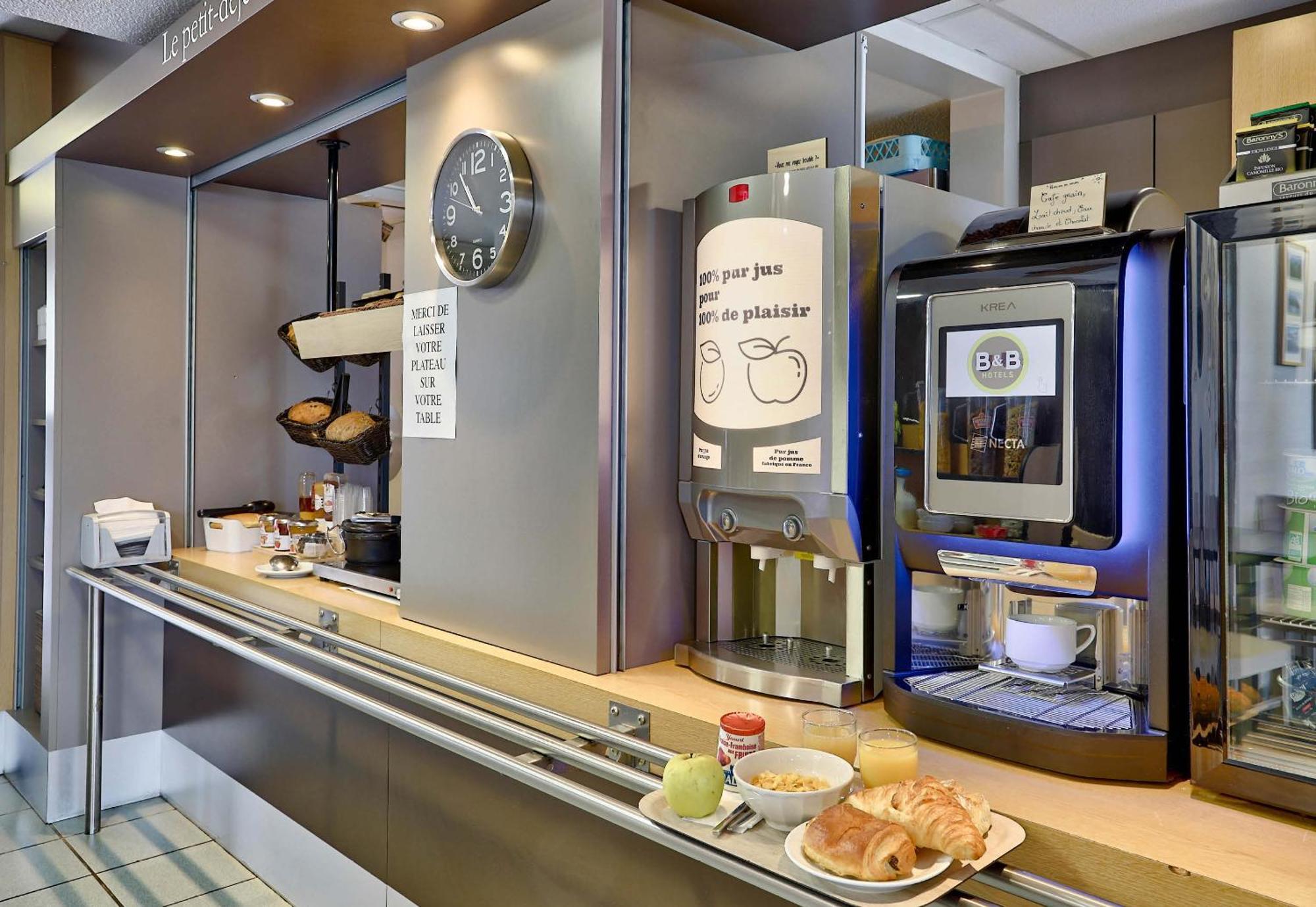 B&B HOTEL Clermont-Ferrand Le Brézet Aéroport Esterno foto