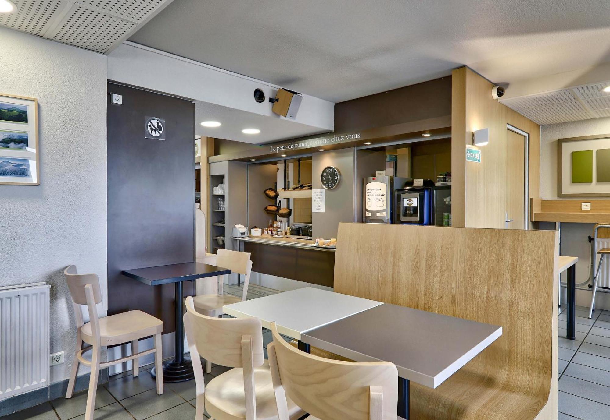 B&B HOTEL Clermont-Ferrand Le Brézet Aéroport Esterno foto