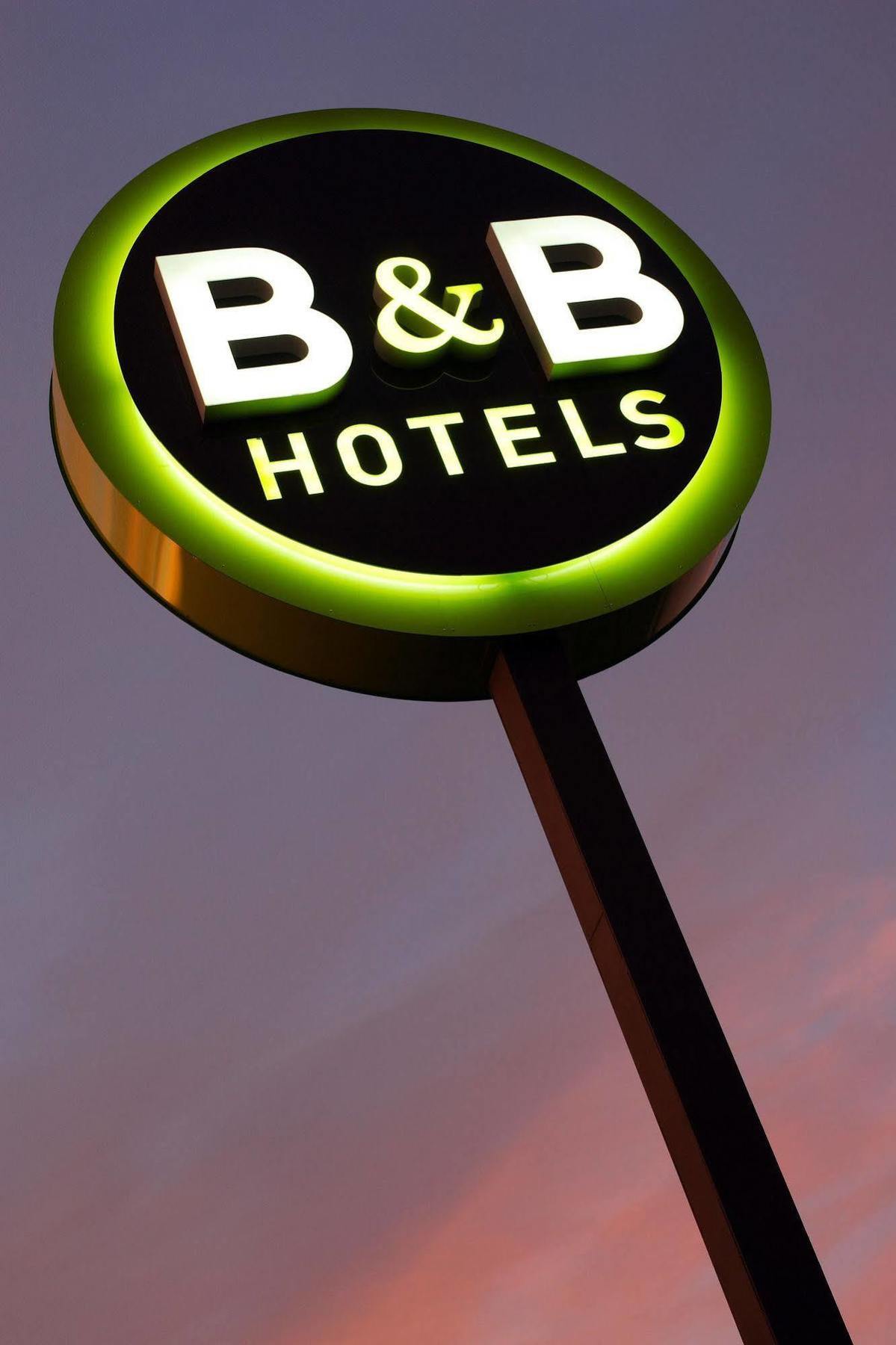 B&B HOTEL Clermont-Ferrand Le Brézet Aéroport Esterno foto