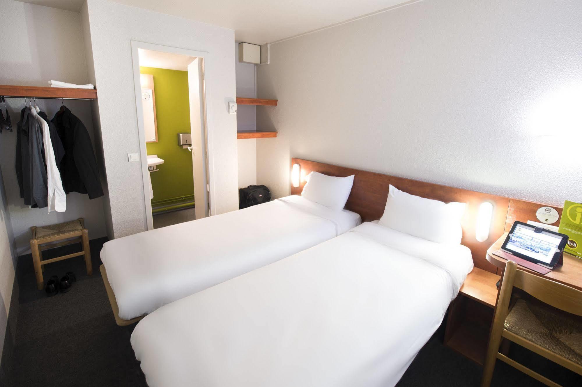 B&B HOTEL Clermont-Ferrand Le Brézet Aéroport Esterno foto