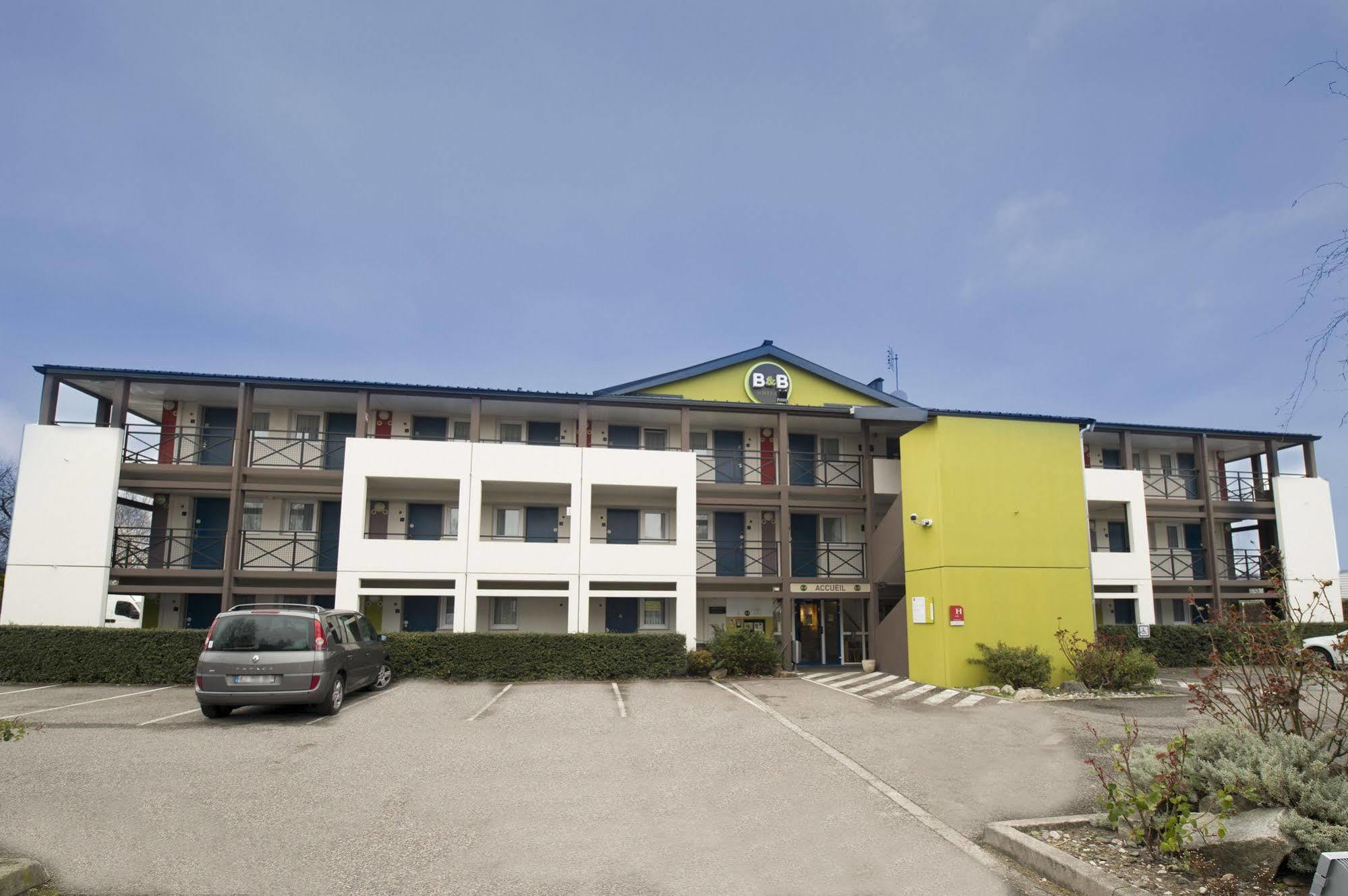 B&B HOTEL Clermont-Ferrand Le Brézet Aéroport Esterno foto